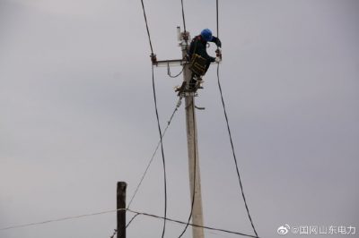 澤庫鎮西泊村的低壓線(xiàn)路進(jìn)行升級改造