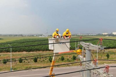 柏鄉縣供電公司帶電作業(yè)保障企業(yè)不斷電