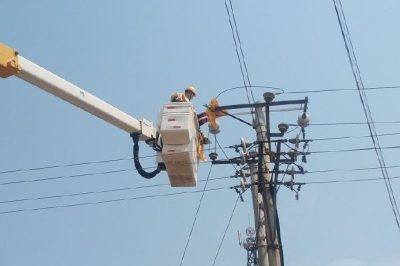 南皮縣供電公司帶電搶修配變線(xiàn)夾