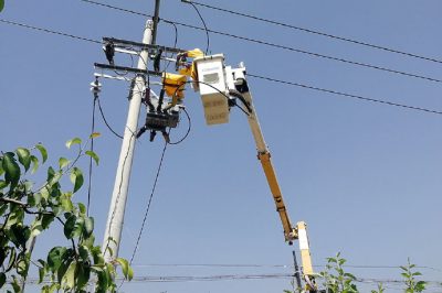 緊急帶電搶修10千伏線(xiàn)路電桿設備線(xiàn)夾
