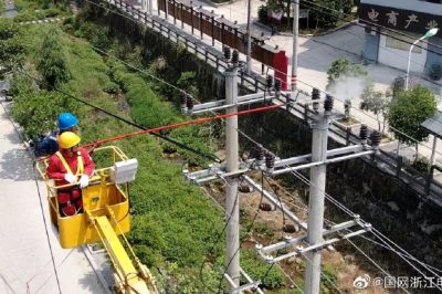 景寧首次開(kāi)展帶電清洗配電設備作業(yè)