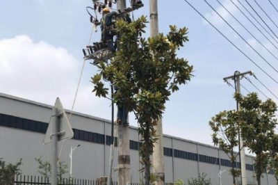 開(kāi)展應急項目健緣醫療配電工程斷路器安裝工作