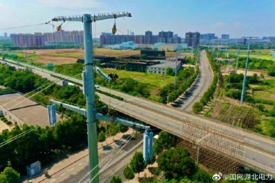 遷改線(xiàn)路，為重點(diǎn)企業(yè)擴建讓道