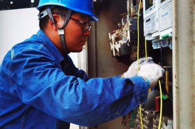 為客戶(hù)正常用電搶修和更換計量裝置
