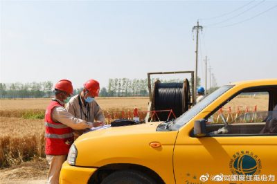 更換10千伏線(xiàn)路絕緣導線(xiàn)