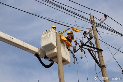 帶電拆除廢棄的弓子線(xiàn)