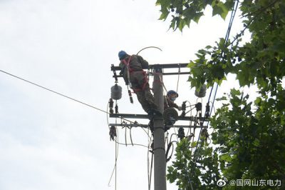更換絕緣導線(xiàn)，安裝智能開(kāi)關(guān)和斷路器