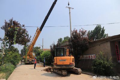 東阿縣供電公司進(jìn)行線(xiàn)路改造工程