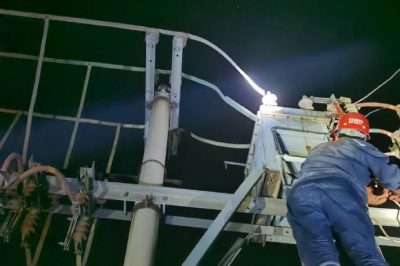 深夜搶修10千伏線(xiàn)路故障