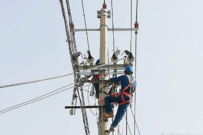 更換10千伏線(xiàn)路電桿金具和導線(xiàn)