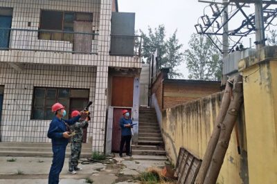 巡視線(xiàn)路和設備及時(shí)排除隱患