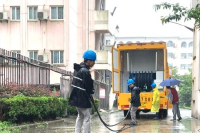 利用發(fā)電車(chē)為中考學(xué)子保電