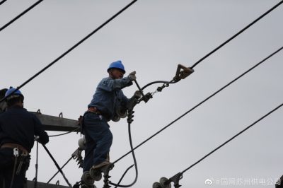 10千伏遷改線(xiàn)路 讓路新小區建設