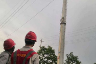 激光清取導線(xiàn)連接線(xiàn)處懸掛的塑料布