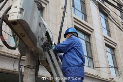10千伏城照東線(xiàn)572線(xiàn)路41號桿對隆和酒店所屬電纜進(jìn)行更換