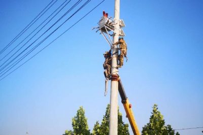 為10千伏線(xiàn)路的電桿安裝真空斷路器