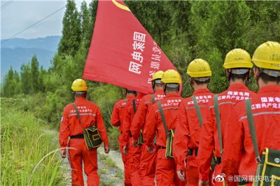 重慶送變電公司運檢小分隊奮戰在迎峰度夏保供電的第一線(xiàn)