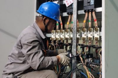 學(xué)前小區3號變電所進(jìn)行智能配電終端（TTU）安裝施工