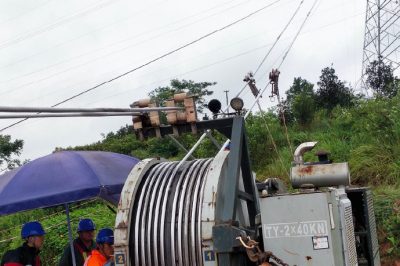 川南城際鐵路220千伏供電線(xiàn)路工程已全面進(jìn)入架線(xiàn)階段