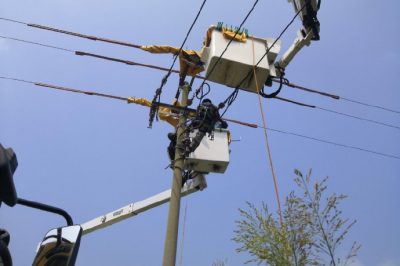 帶電改造線(xiàn)路 確保線(xiàn)路可靠供電