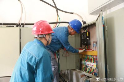 走進(jìn)高密市第二中學(xué)等學(xué)校對用電設備進(jìn)行全面體檢