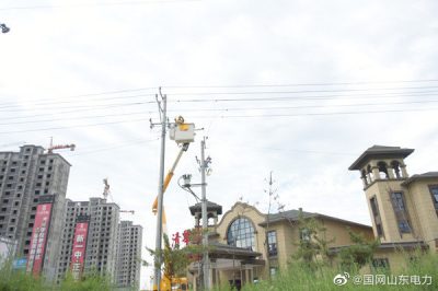 在10千伏詹南線(xiàn)西分支15號桿新增250千伏安變壓器