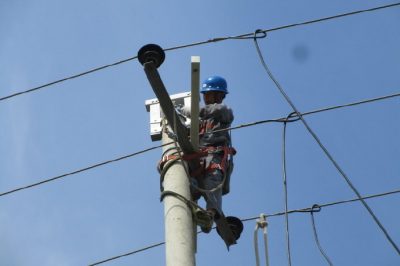 對元氏縣使莊村“煤改電”項目配套電力設施加緊進(jìn)行改造