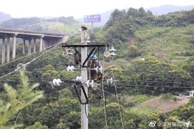國網(wǎng)重慶綦南供電公司優(yōu)化配電網(wǎng)，助力小康路
