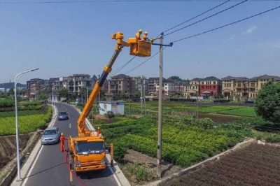 10千伏線(xiàn)路出現設備缺陷開(kāi)展帶電消缺作業(yè)