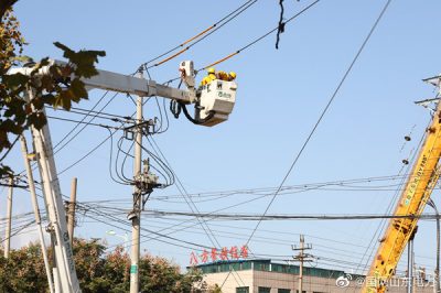 對10千伏長(cháng)山線(xiàn)6號桿開(kāi)展帶電遷移工作