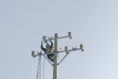 對110千伏淮鎮站10千伏新建線(xiàn)路架設導線(xiàn)