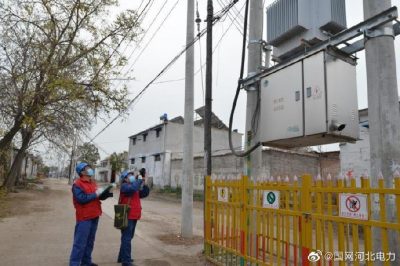 對宋曹鎮西崗汪村的線(xiàn)路、配變等進(jìn)行紅外測溫和“拉網(wǎng)式”排查